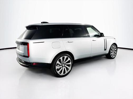 2025 Land Rover Range Rover P530 SE 7 Seat
