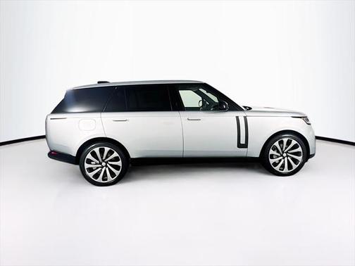 2025 Land Rover Range Rover P530 SE 7 Seat