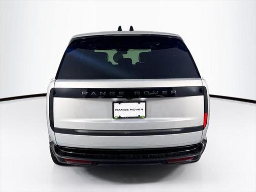 2025 Land Rover Range Rover P530 SE 7 Seat