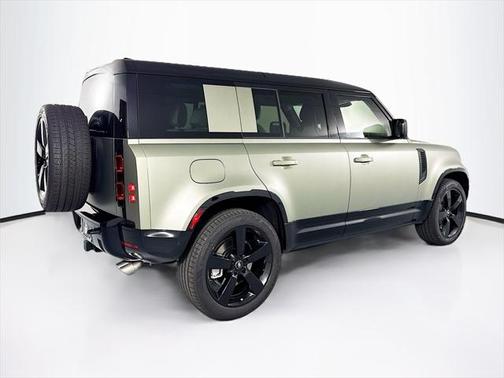 2025 Land Rover Defender 110 P500 X-Dynamic SE