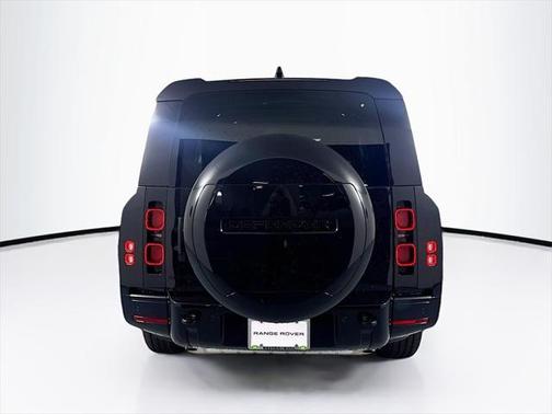 2025 Land Rover Defender 130 P400 X-Dynamic SE