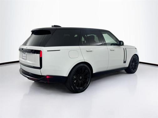 2025 Land Rover Range Rover P530 SE