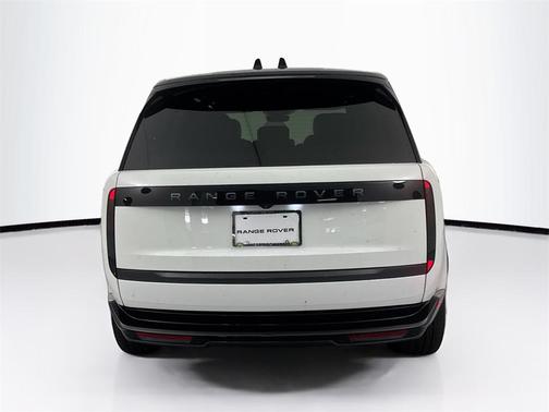 2025 Land Rover Range Rover P530 SE