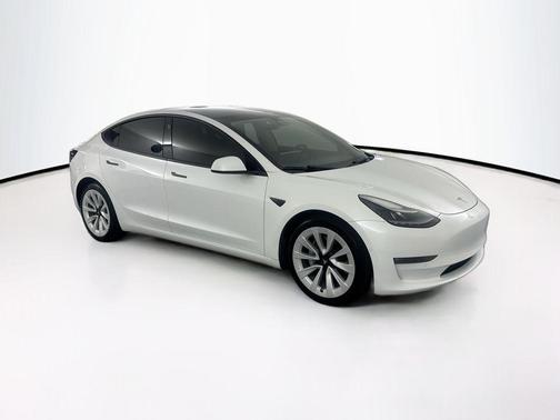 Pearl White Multi-Coat 2022 Tesla Model 3 Long Range