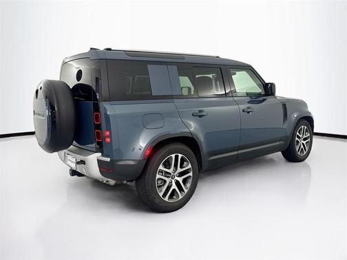 2025 Land Rover Defender 110 P300