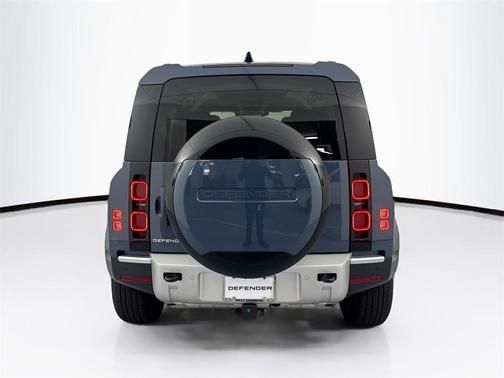2025 Land Rover Defender 110 P300
