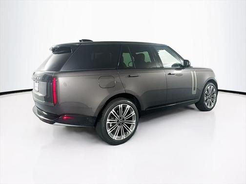 2025 Land Rover Range Rover P400 SE