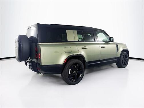 2025 Land Rover Defender 130 P400 X-Dynamic SE