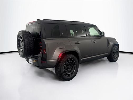 2026 Land Rover Defender OCTA