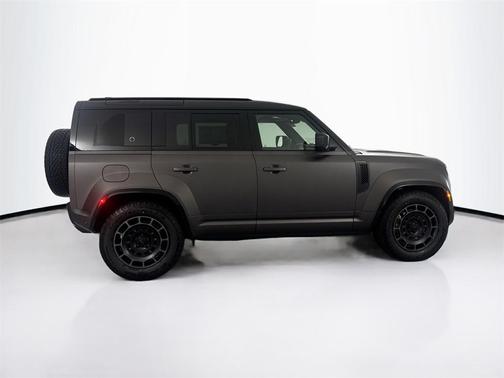 2026 Land Rover Defender OCTA