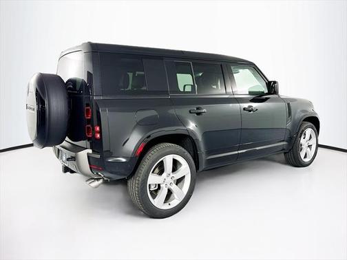 2025 Land Rover Defender X-Dynamic SE
