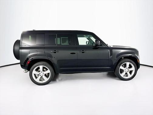 2025 Land Rover Defender X-Dynamic SE