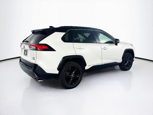 2021 Toyota RAV4 Hybrid SE