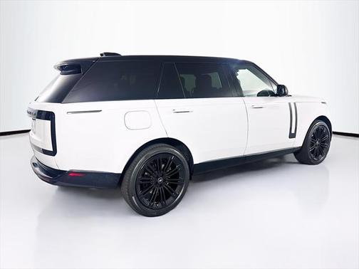2025 Land Rover Range Rover P400 SE 7 Seat