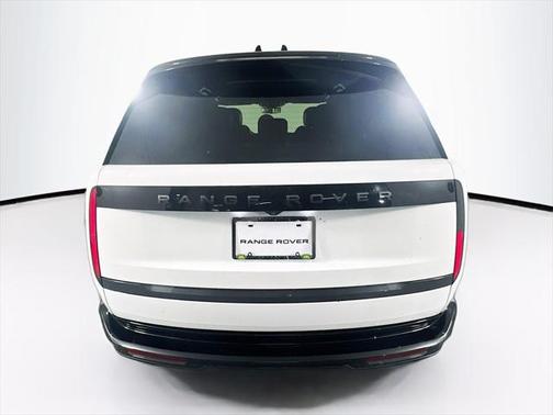 2025 Land Rover Range Rover P400 SE 7 Seat