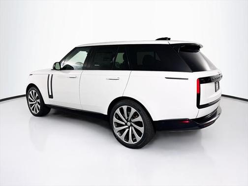 2025 Land Rover Range Rover P530 SE