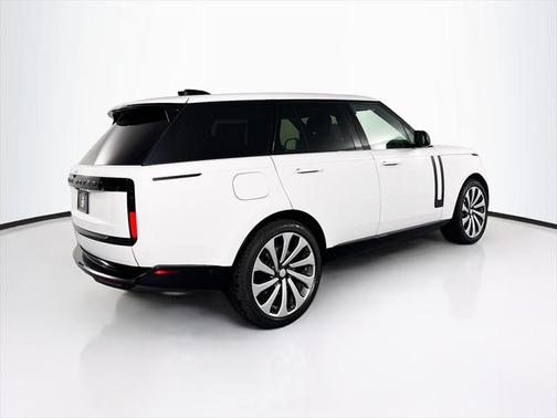2025 Land Rover Range Rover P530 SE