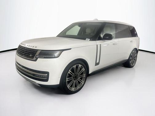 Ostuni Pearl Wht Prem Met 2026 Land Rover Range Rover P530 SE 7 Seat