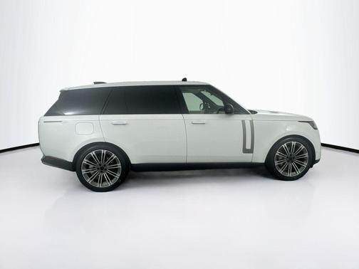 Ostuni Pearl Wht Prem Met 2026 Land Rover Range Rover P530 SE 7 Seat