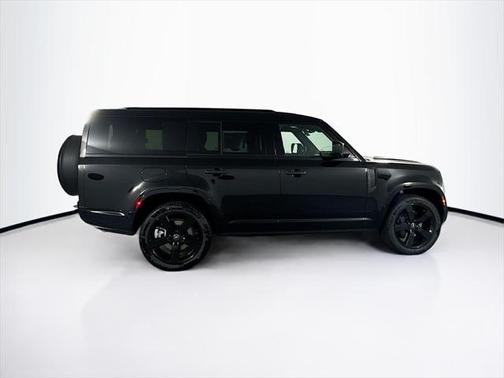 2025 Land Rover Defender 130 P400 X-Dynamic SE