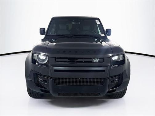 2025 Land Rover Defender 130 P400 X-Dynamic SE