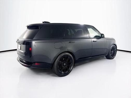 2025 Land Rover Range Rover P530 SE 7 Seat