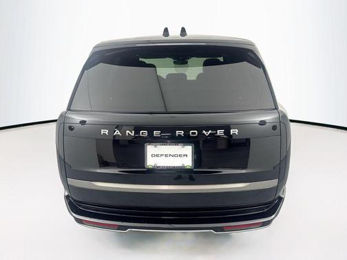 2025 Land Rover Range Rover P550e SE