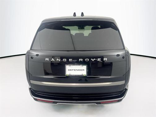 2025 Land Rover Range Rover P550e SE