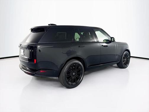 2025 Land Rover Range Rover P530 SE