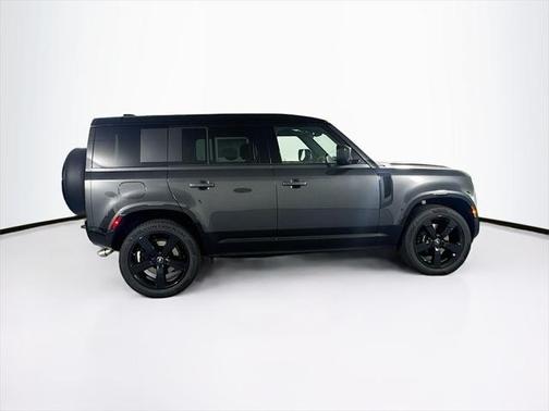 2025 Land Rover Defender 110 V8