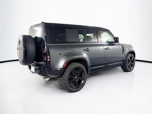2025 Land Rover Defender 110 V8