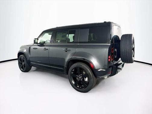 2025 Land Rover Defender 110 P400 X-Dynamic SE
