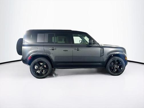 2025 Land Rover Defender 110 P400 X-Dynamic SE