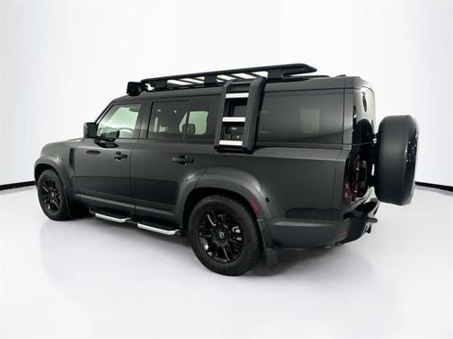 2023 Land Rover Defender 130 SE