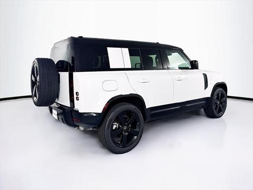 2025 Land Rover Defender 110 P400 X-Dynamic SE