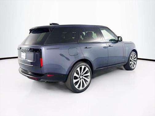 2025 Land Rover Range Rover P530 SE