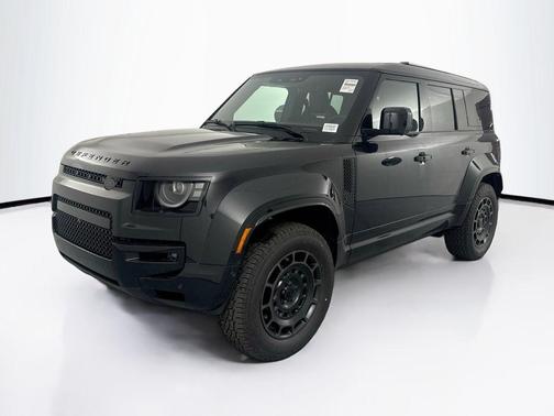 2026 Land Rover Defender P635 OCTA Black