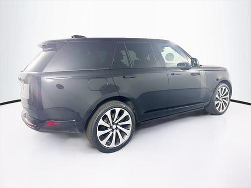 2025 Land Rover Range Rover P530 SE