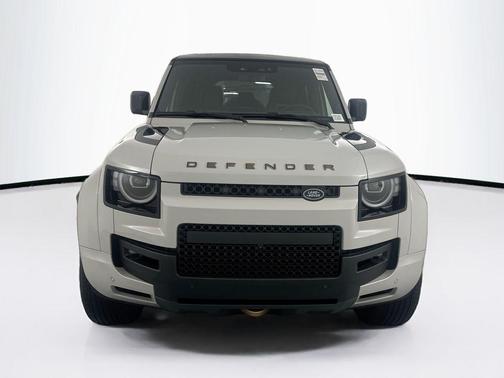 Borasco Grey Metallic 2026 Land Rover Defender P635 OCTA