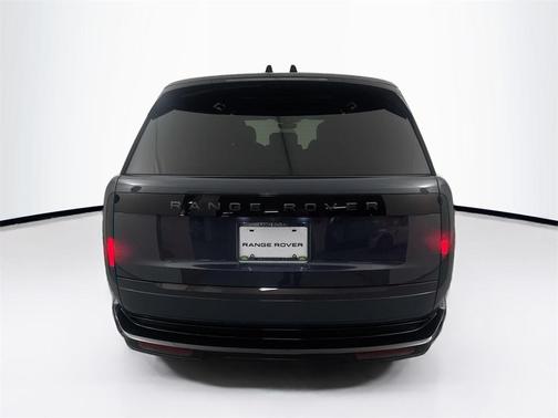 2025 Land Rover Range Rover P530 SE 7 Seat