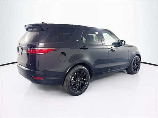 2025 Land Rover Discovery P360 Dynamic SE