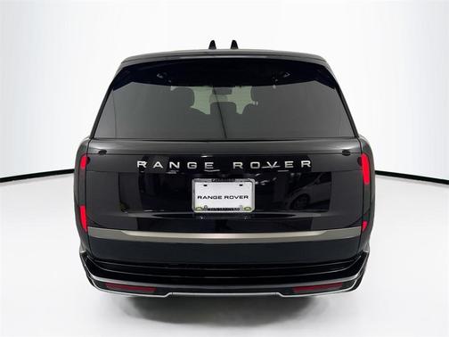 2025 Land Rover Range Rover P400 SE 7 Seat