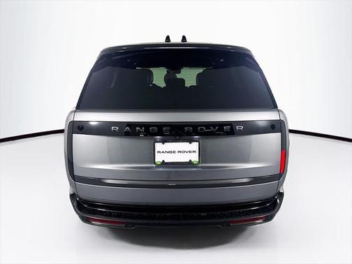 2025 Land Rover Range Rover P550e SE