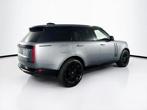 2025 Land Rover Range Rover P530 SE