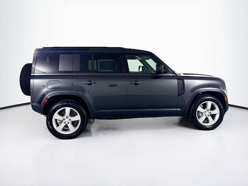 2025 Land Rover Defender 110 P400 S