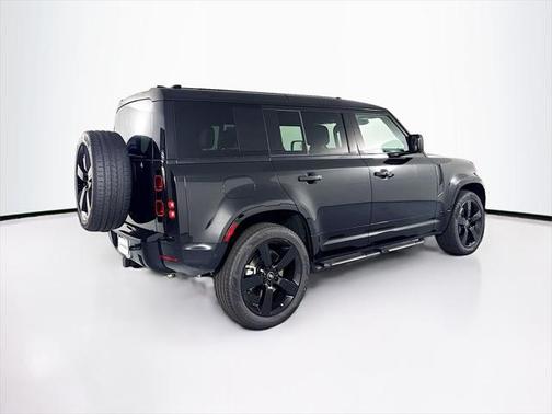 2025 Land Rover Defender 110 P400 X-Dynamic SE