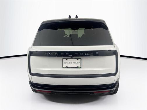 2026 Land Rover Range Rover P530 SE