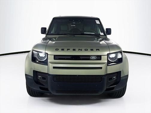 2025 Land Rover Defender 130 P400 X-Dynamic SE