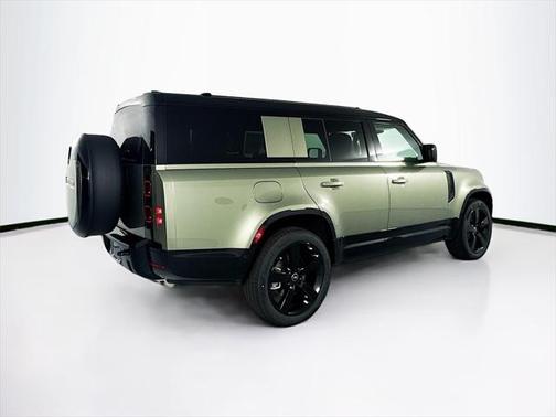 2025 Land Rover Defender 130 P400 X-Dynamic SE