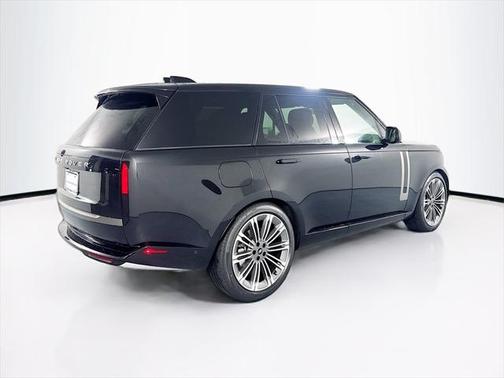 2025 Land Rover Range Rover P400 SE